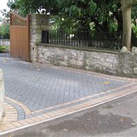 block-paving-driveway-yellow-edging-garden-walls